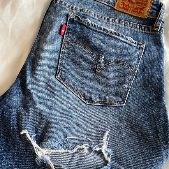 Levis distressed jeans - Picture 2 of 5